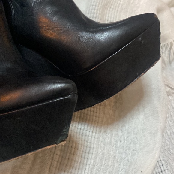 Max azria black leather chunky platform wedge ankle booties boots 38.5 - Picture 8 of 10